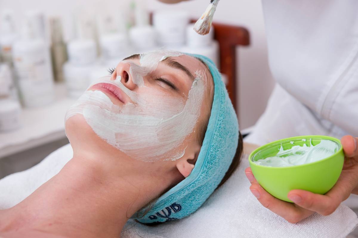 How to Wear Reusable Face Mask the Right Way—Without Wasting Your Effort